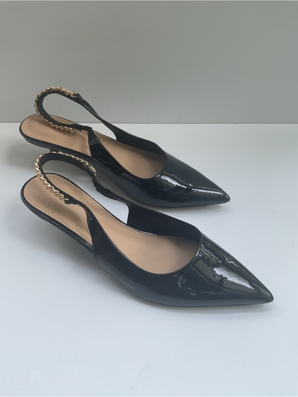 COUTGO Women Size 10 Black Patent Slingback Kitten Heels Gold Chain Pointed Toe - Picture 3 of 10
